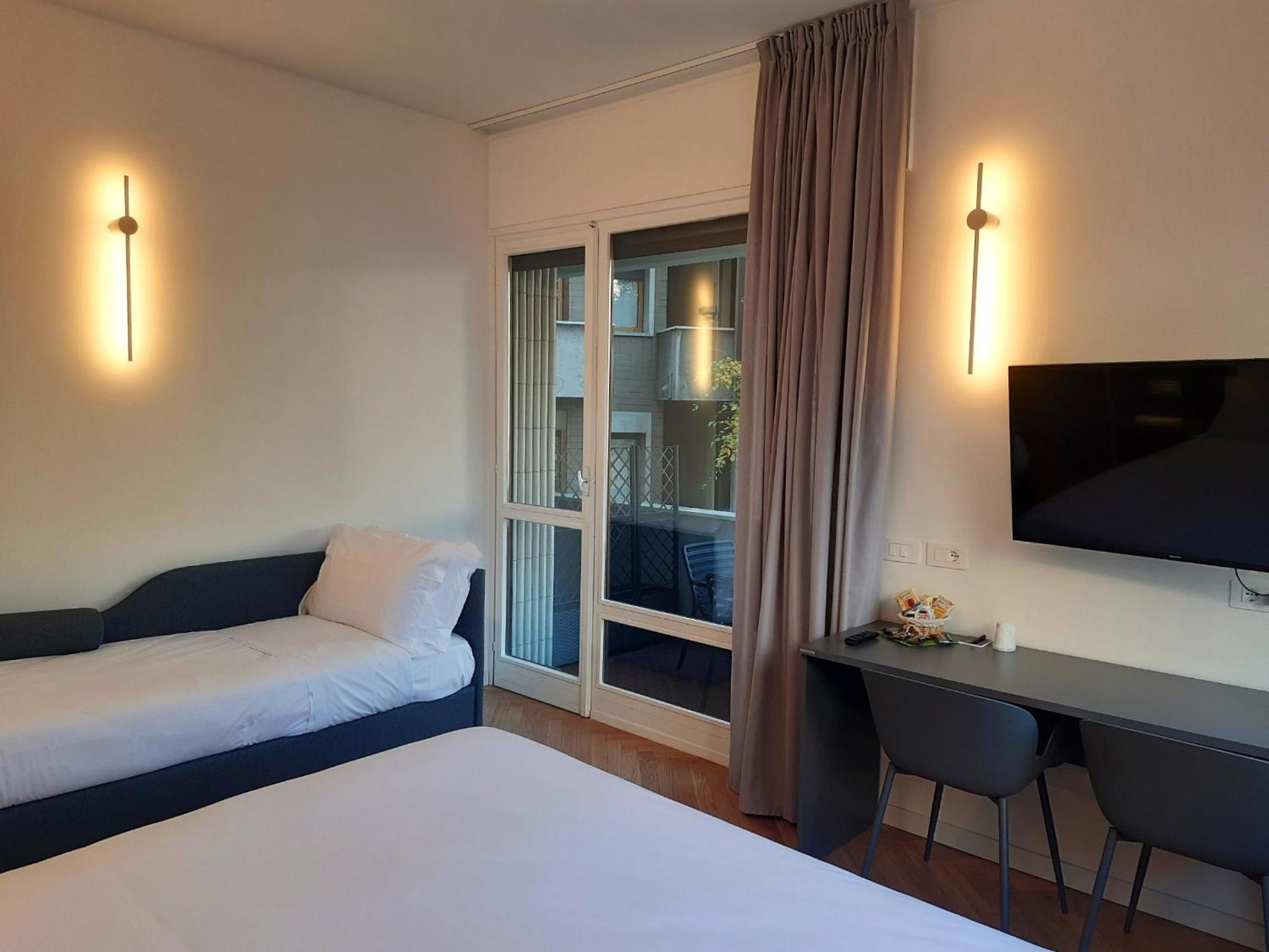 Mako Suites - Centro E Stazione Monza Esterno foto