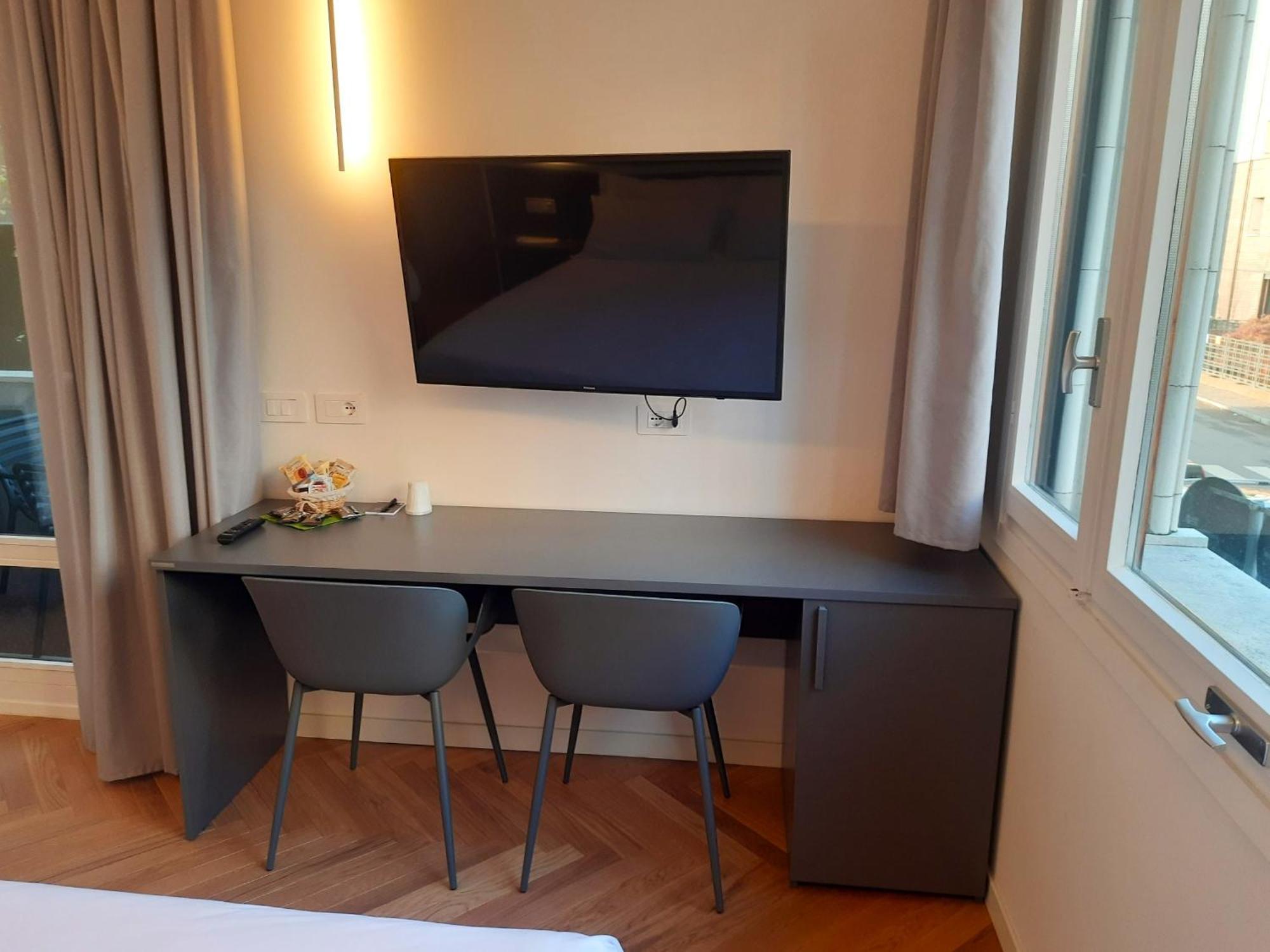 Mako Suites - Centro E Stazione Monza Esterno foto